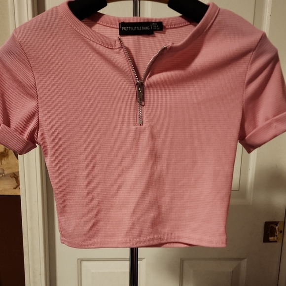 PrettyLittleThing Pink Textured Crop Top - Picture 1 of 3